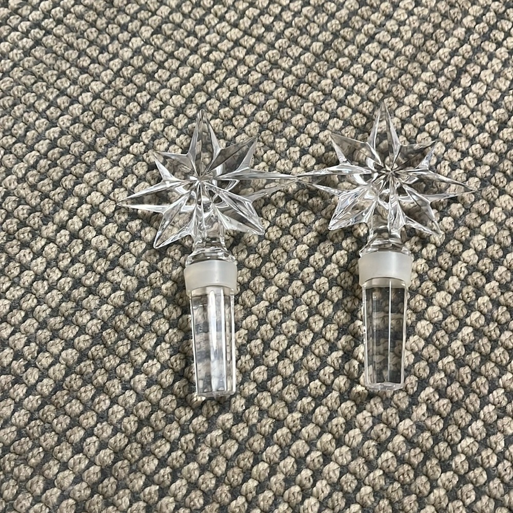 Crystal wine stoppers (2). Excellent condition.